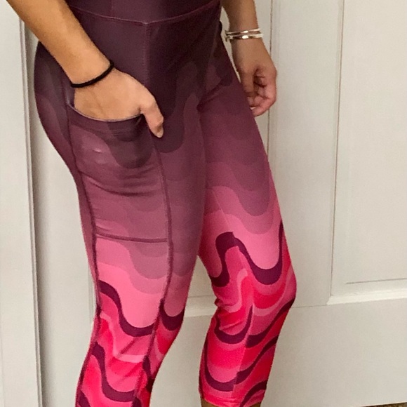 🎁 2/$16 NEW Ombre Capri Seamless Leggings - Picture 8 of 8